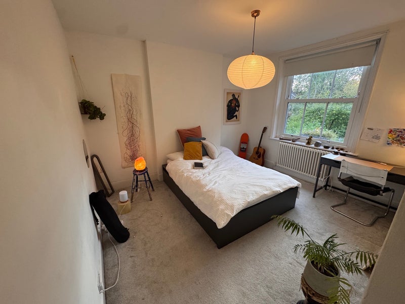 Flat Underhill Road in Greater London