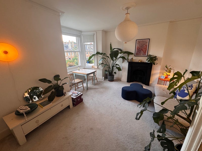 Flat Underhill Road in Greater London
