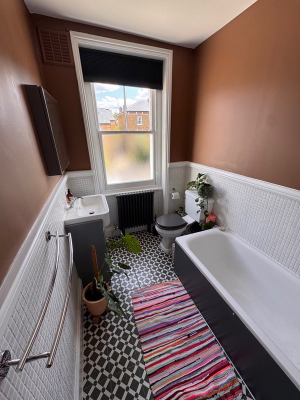 Flat Underhill Road in Greater London
