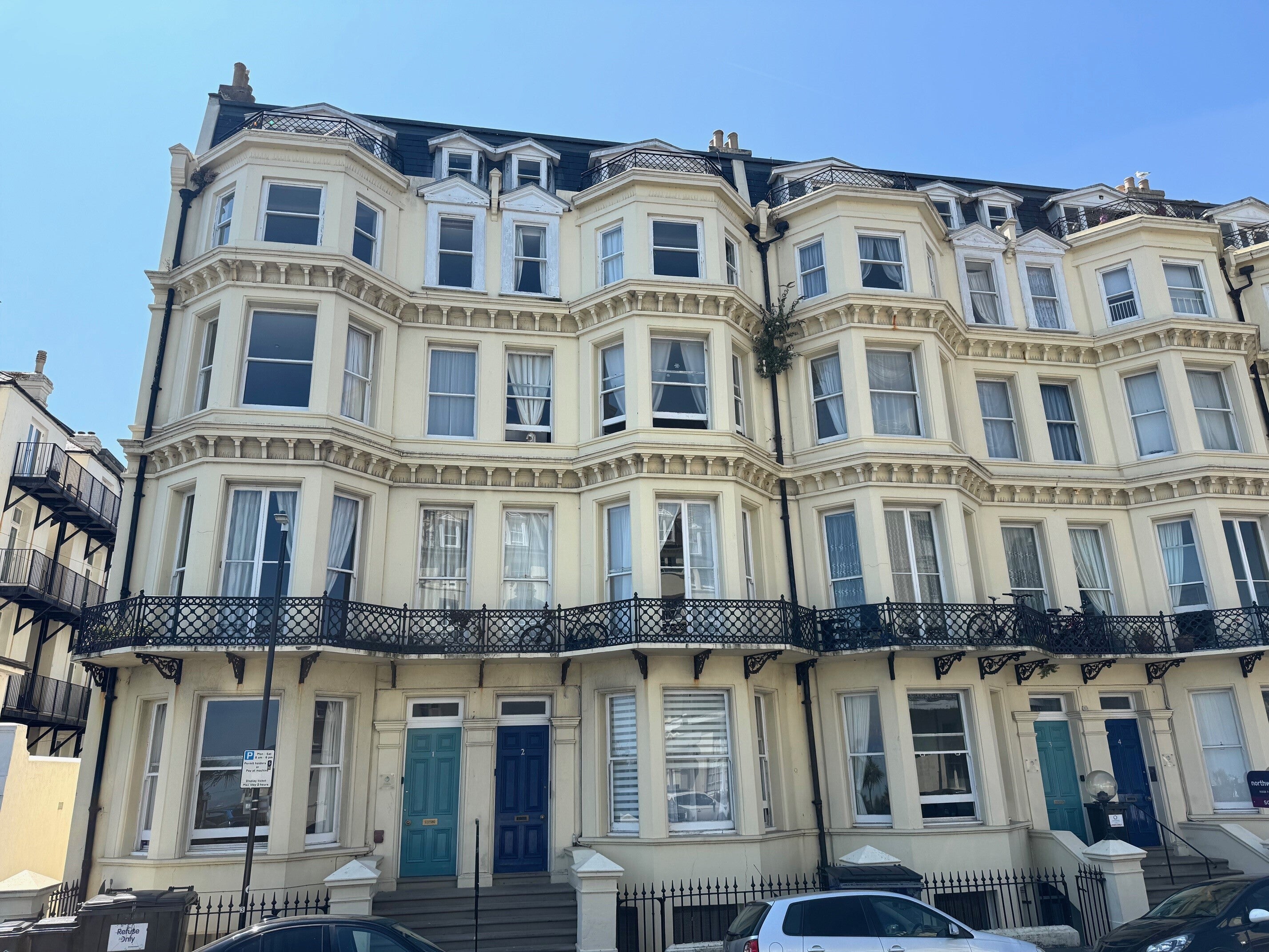 Flat Queens Gardens in Eastbourne