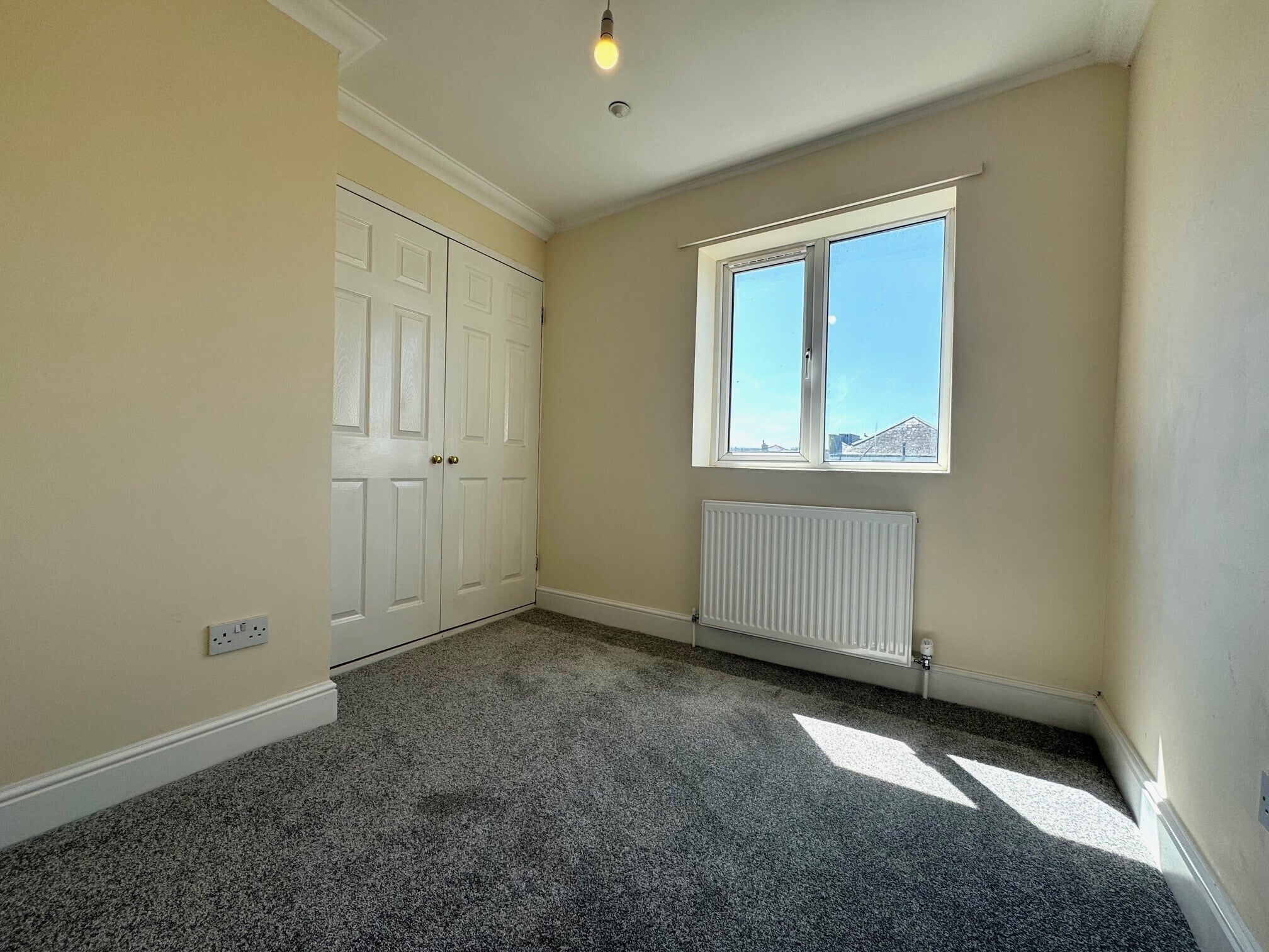 Flat Queens Gardens in Eastbourne