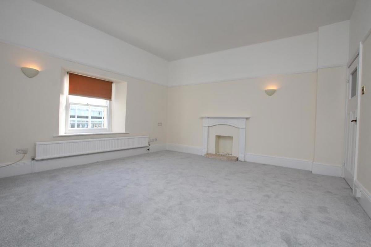 Flat Oakfield Grove in Bristol