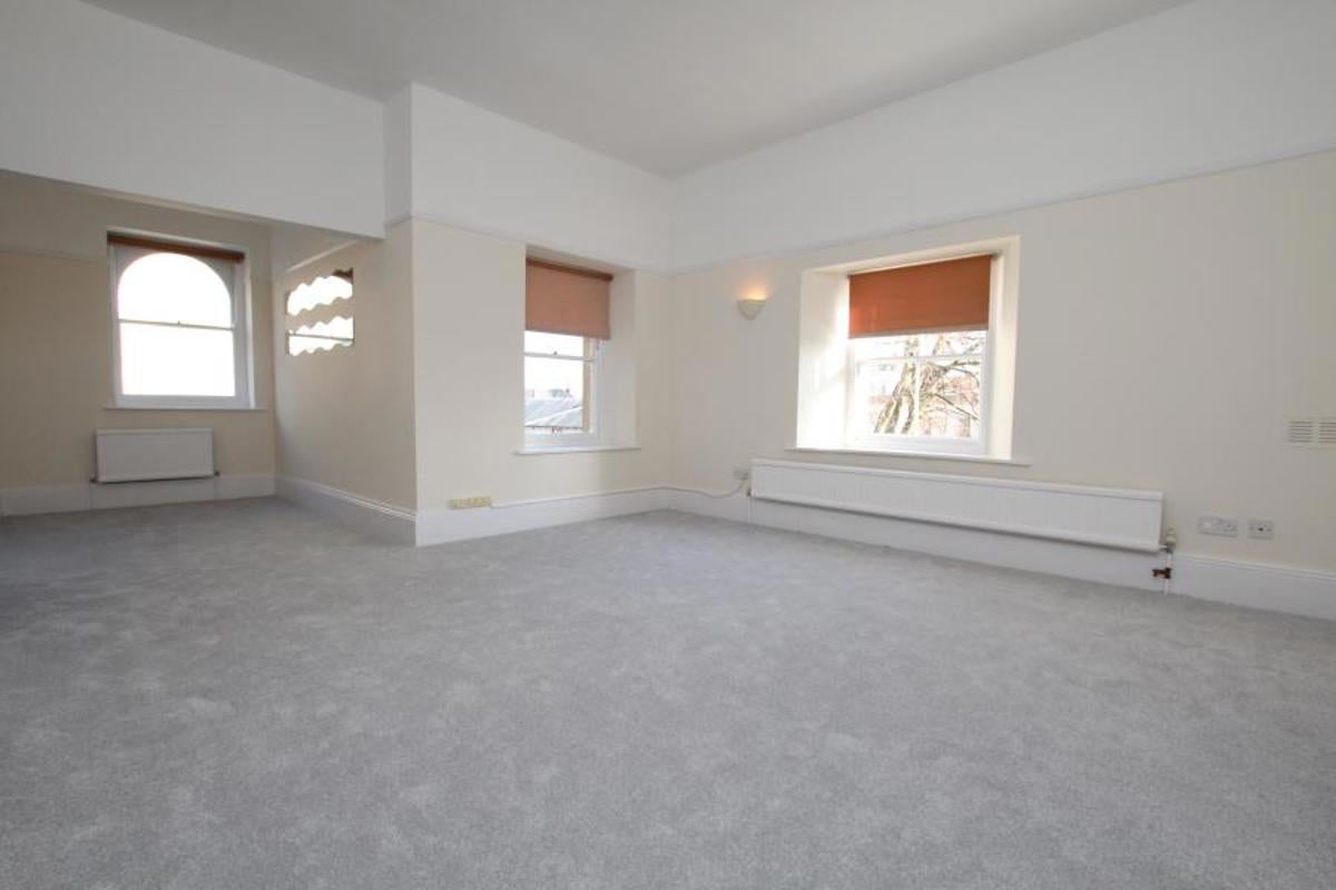 Flat Oakfield Grove in Bristol