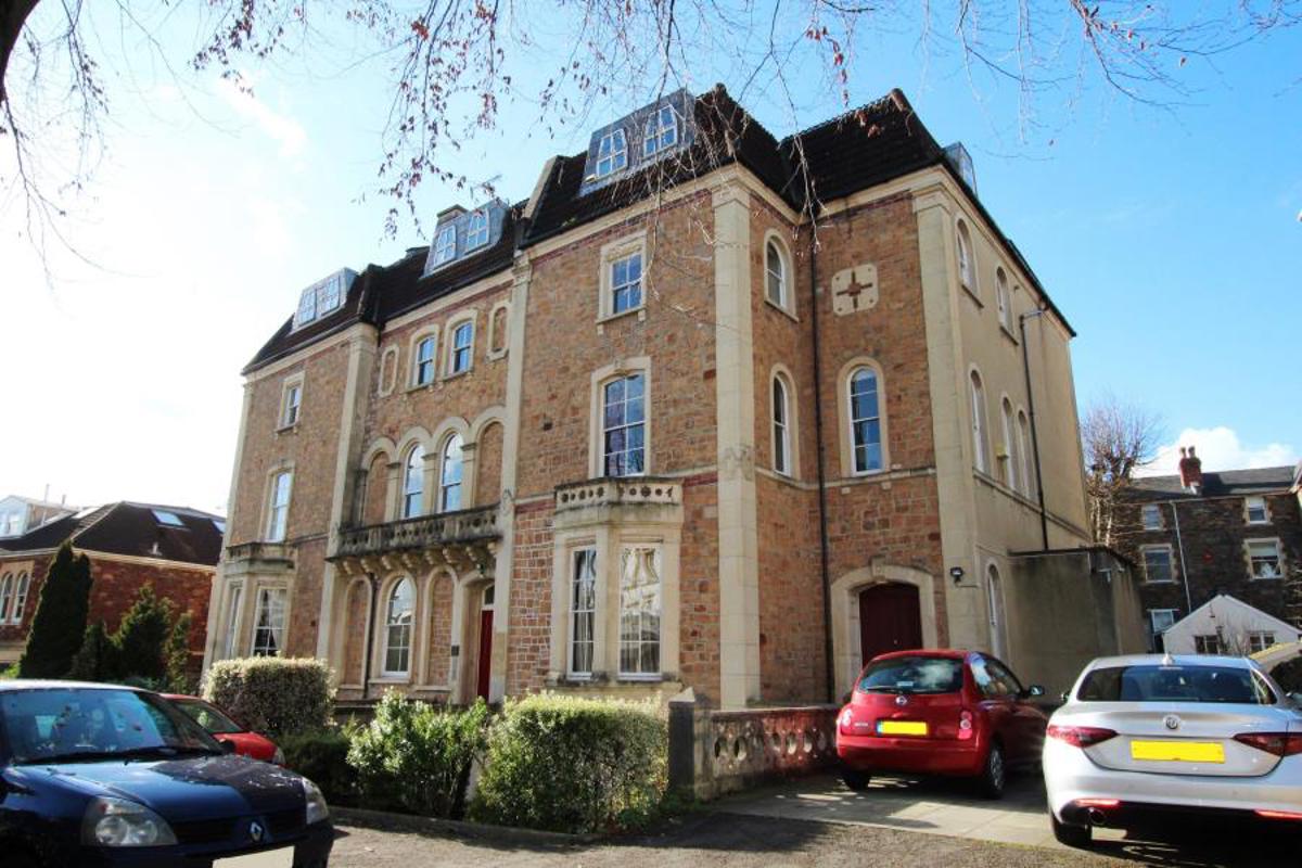 Flat Oakfield Grove in Bristol