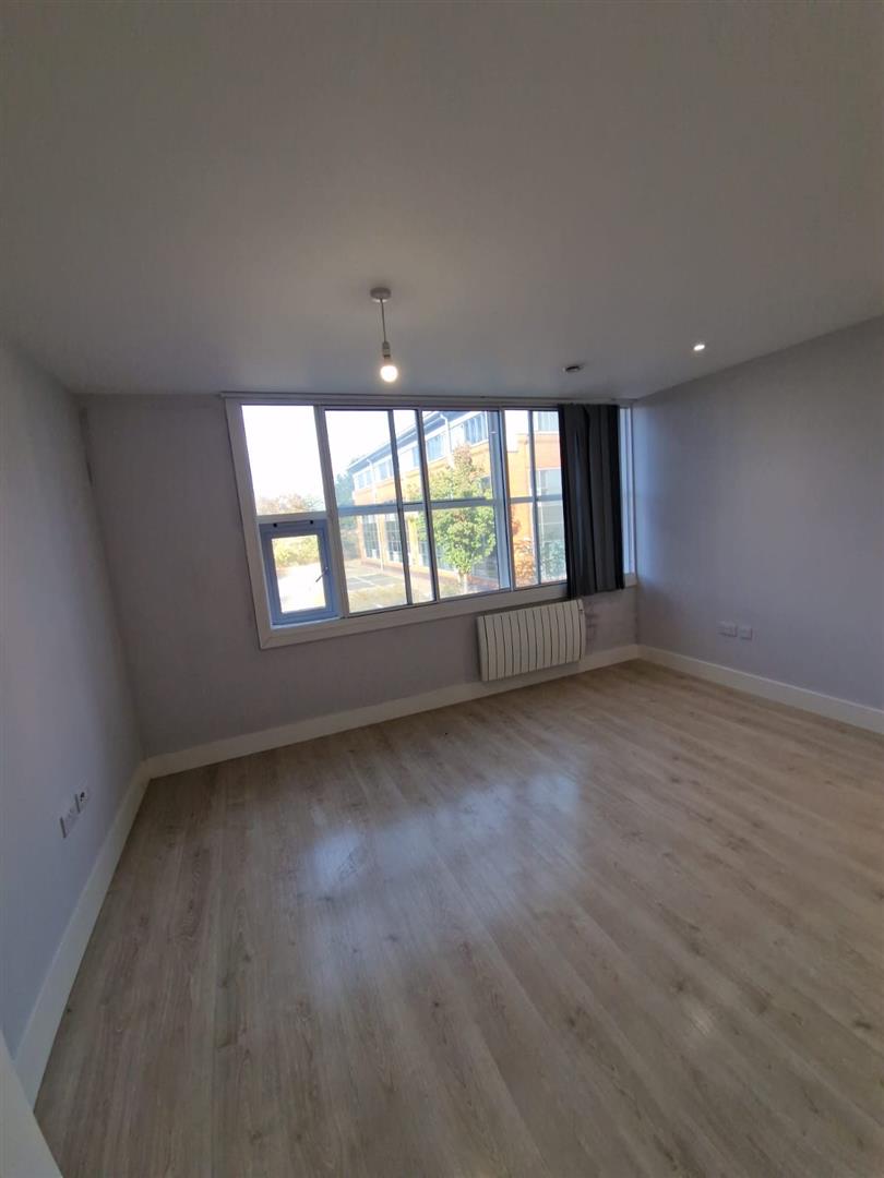 Flat Nobel Drive in Greater London
