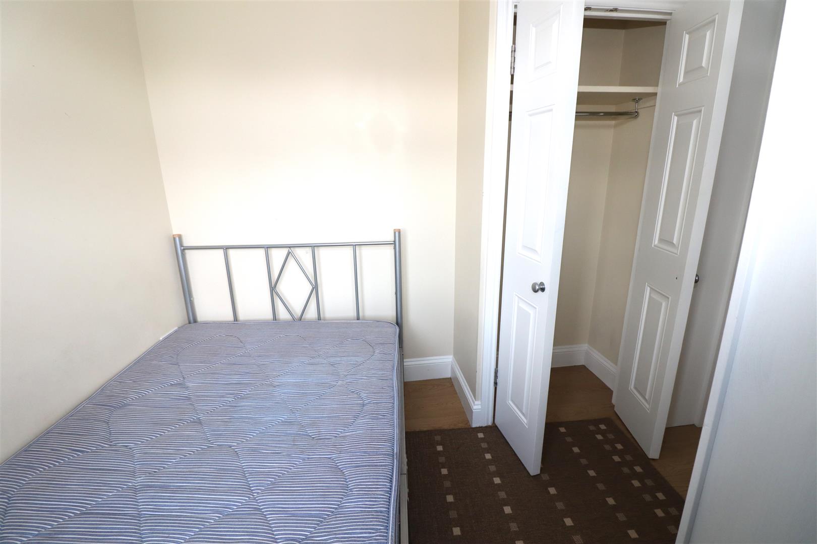 Flat Eastcote Lane in Greater London