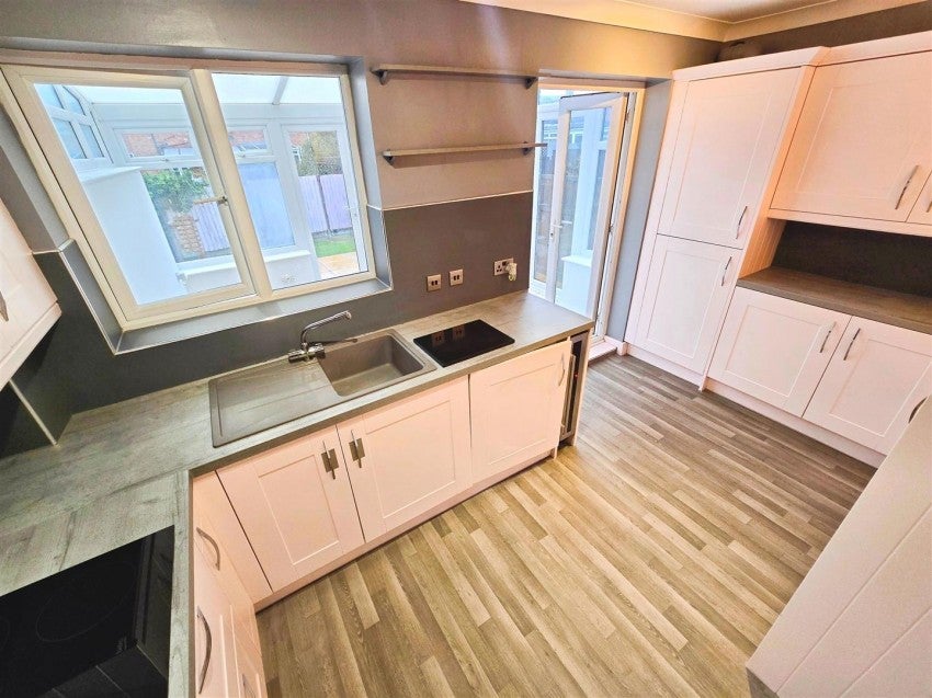 House Wheatcroft Gardens in Rushden