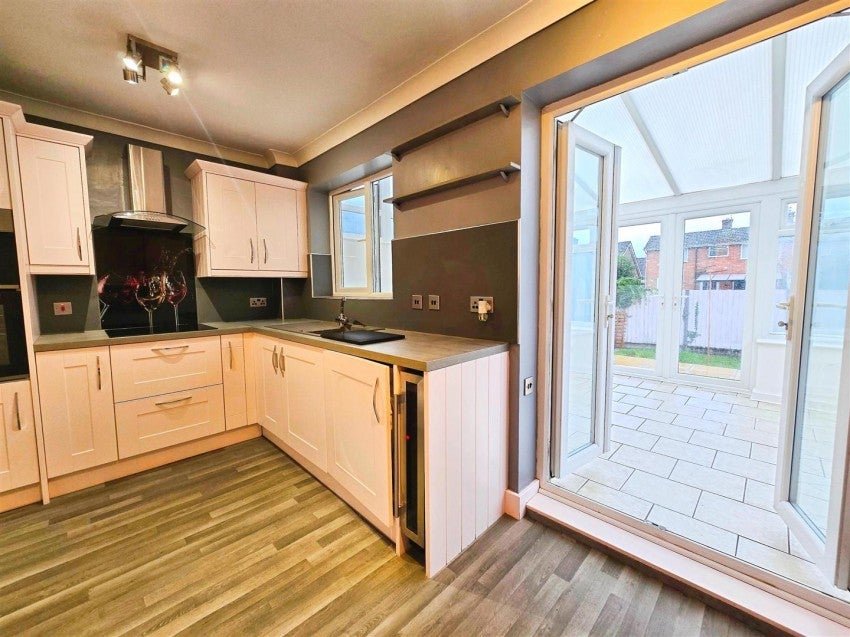 House Wheatcroft Gardens in Rushden