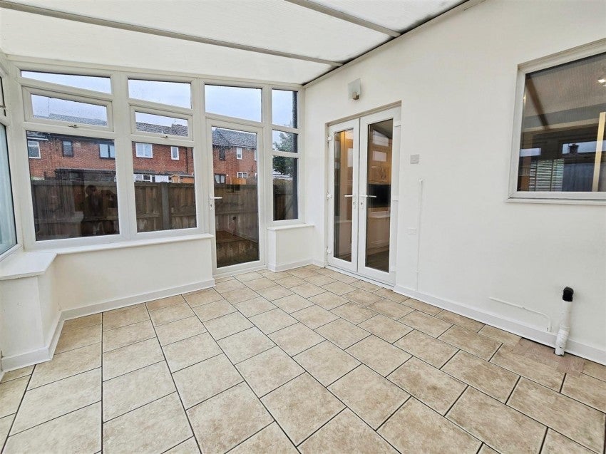 House Wheatcroft Gardens in Rushden