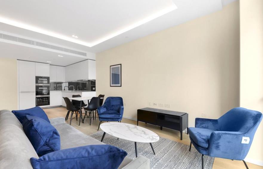 Flat Bromyard Avenue in Greater London