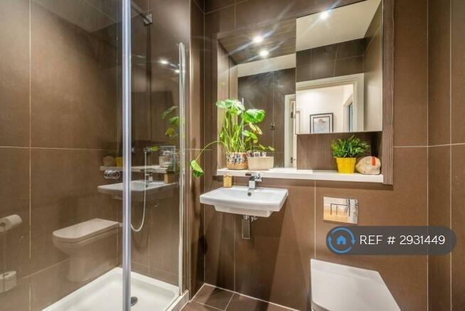Flat Bath Road in Greater London