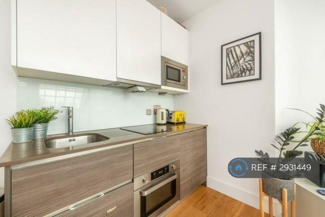 Flat Bath Road in Greater London