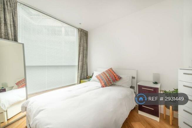 Flat Bath Road in Greater London