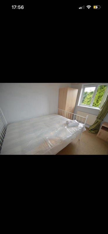 Room Burley Lodge Road in Leeds