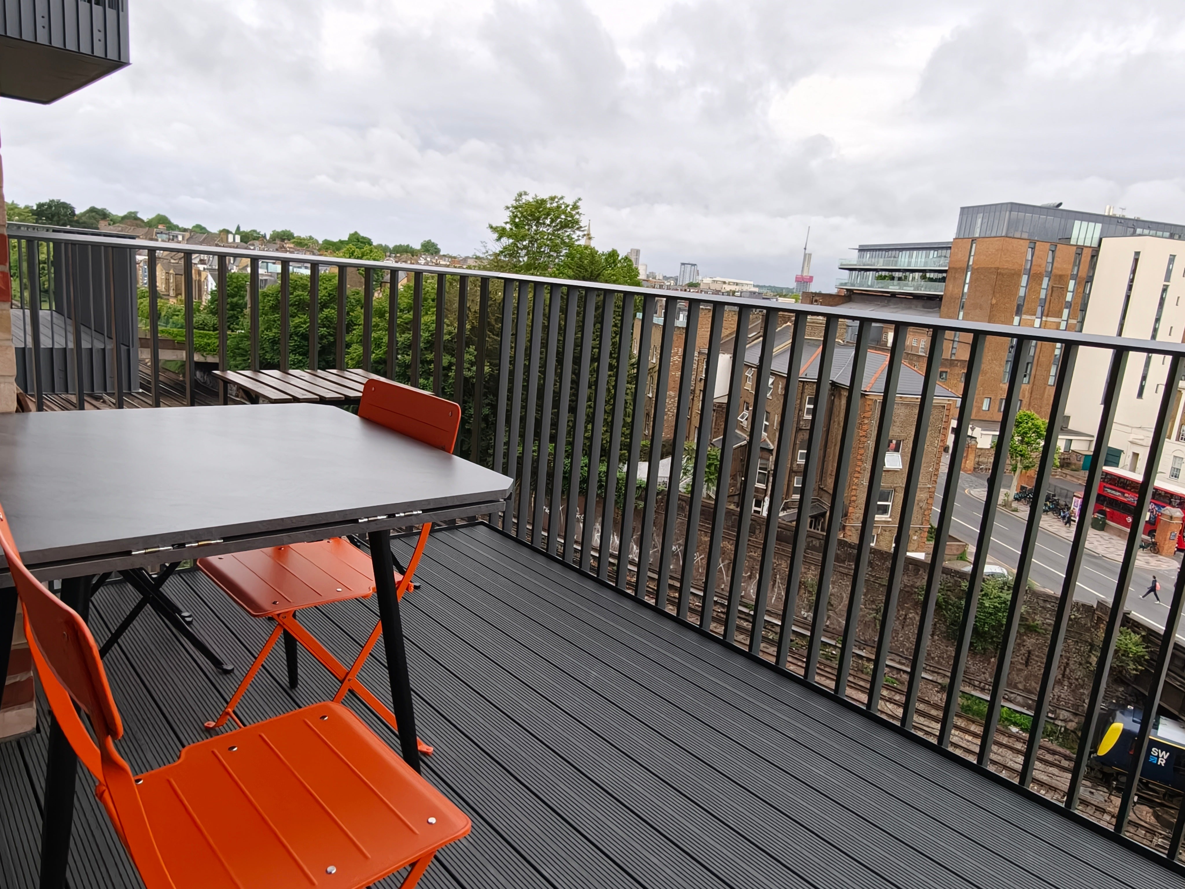 Flat Danvers Avenue in Greater London