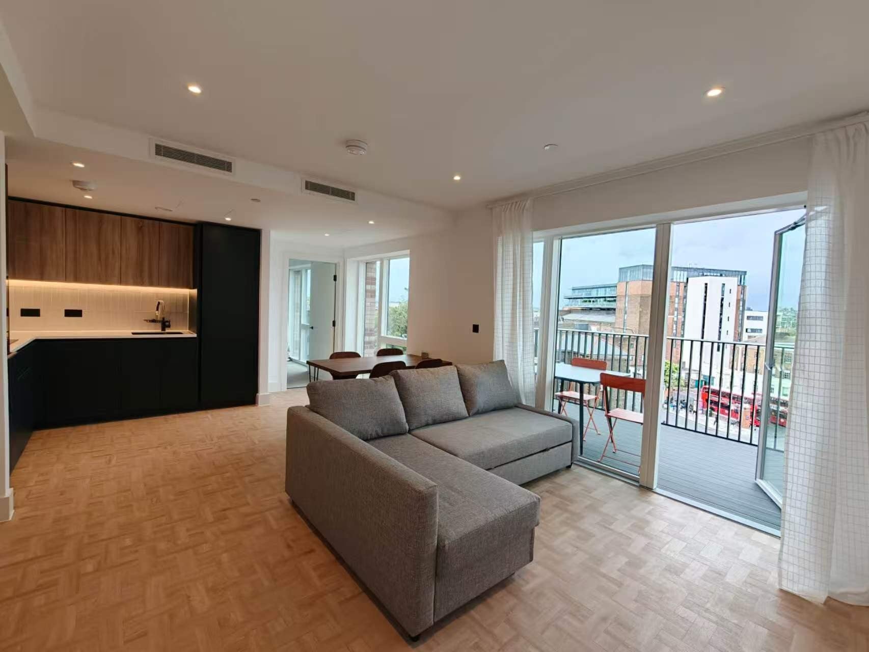 Flat Danvers Avenue in Greater London