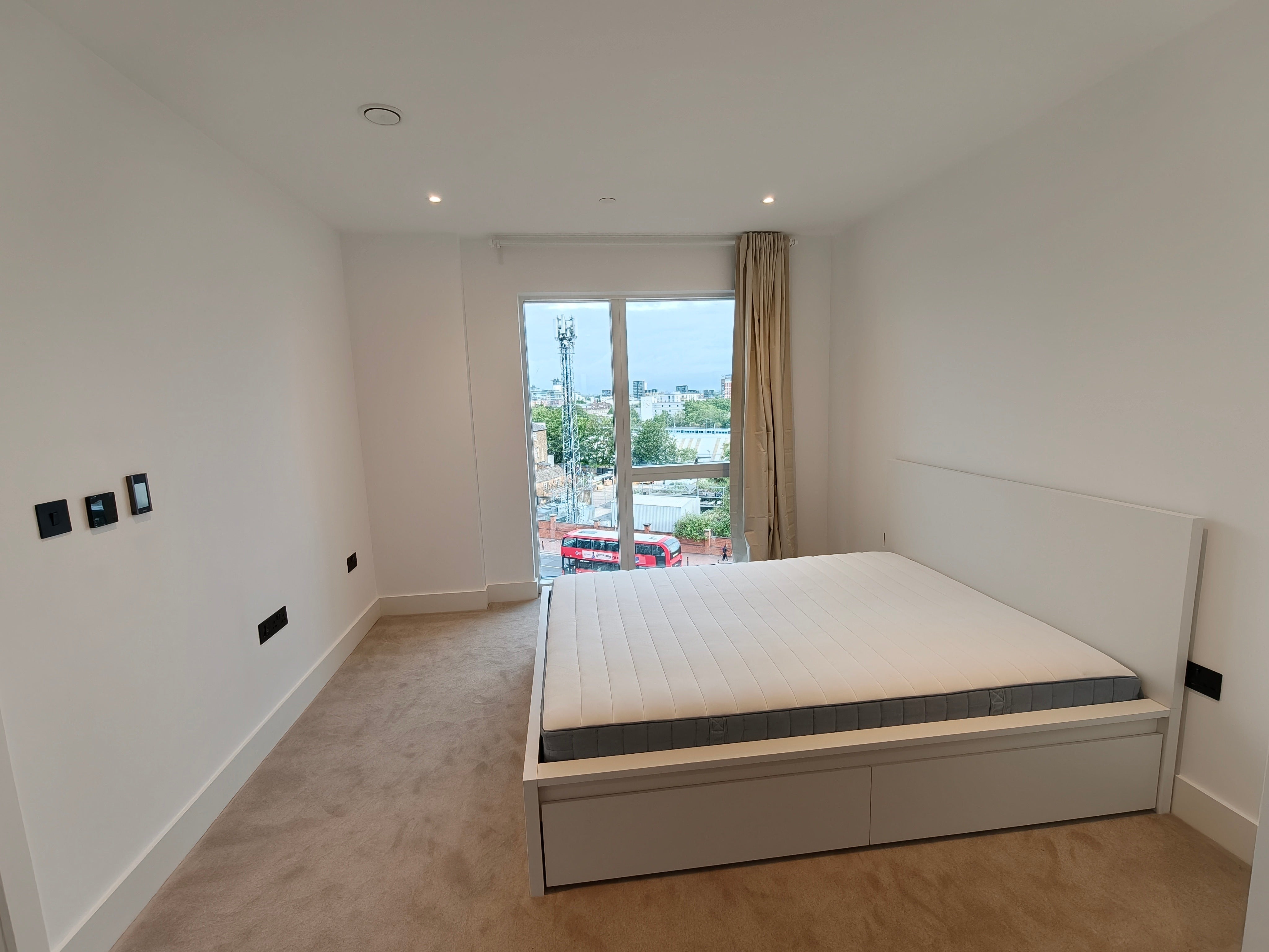 Flat Danvers Avenue in Greater London
