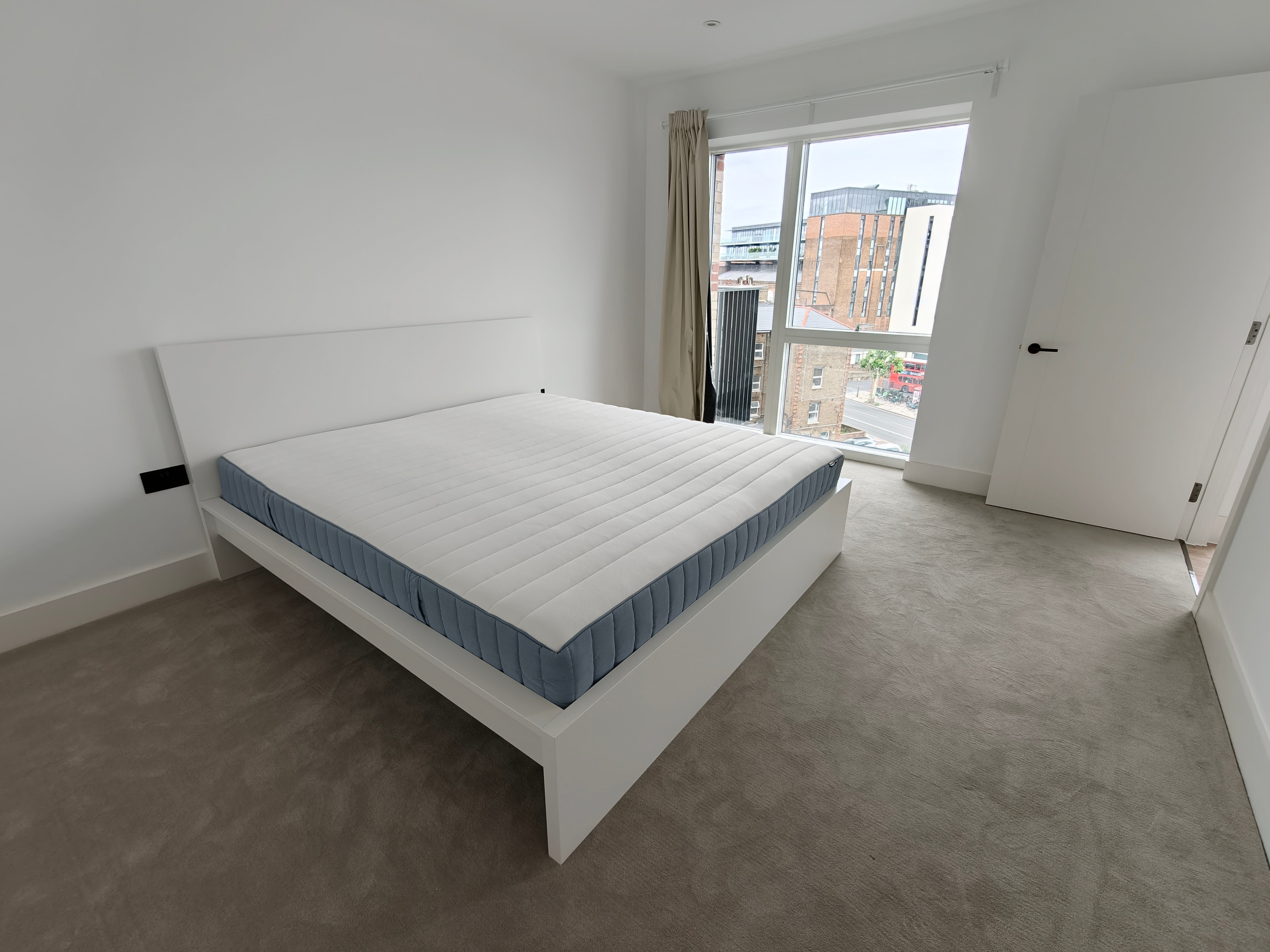 Flat Danvers Avenue in Greater London