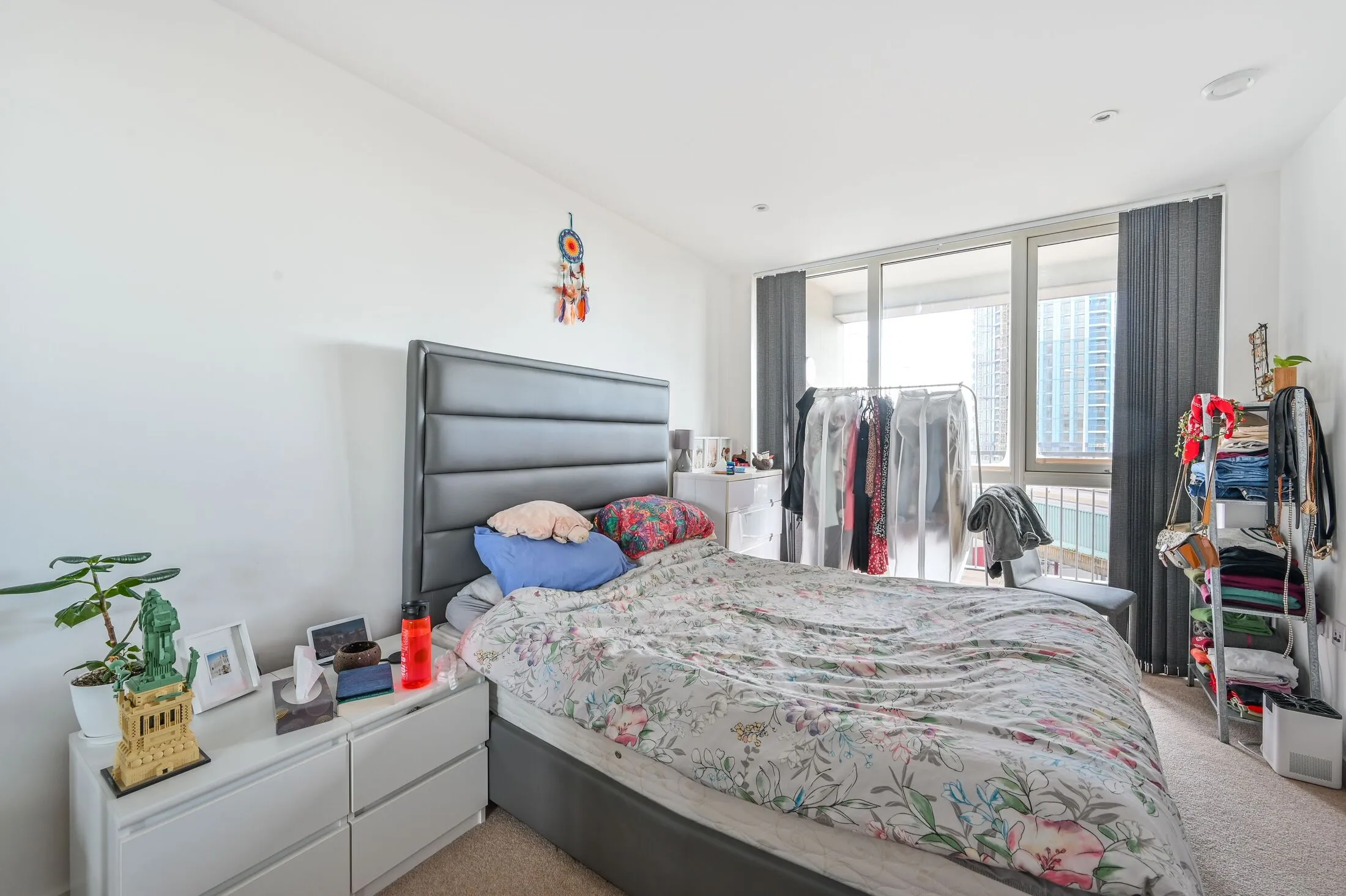 Flat Terry Spinks Place in Greater London