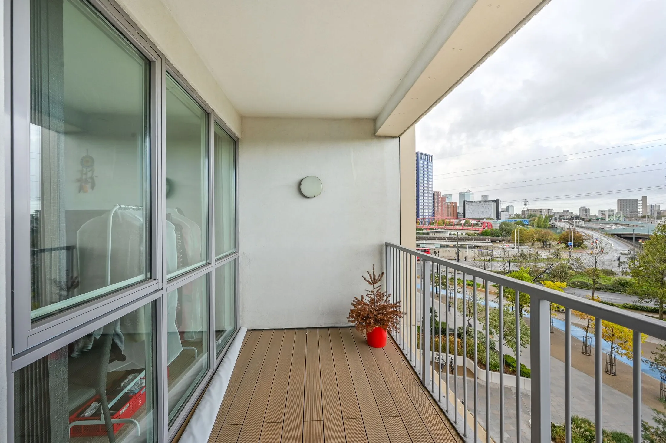 Flat Terry Spinks Place in Greater London