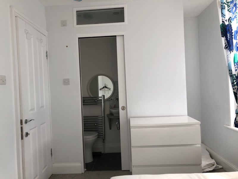 Room Farrant Avenue in Greater London