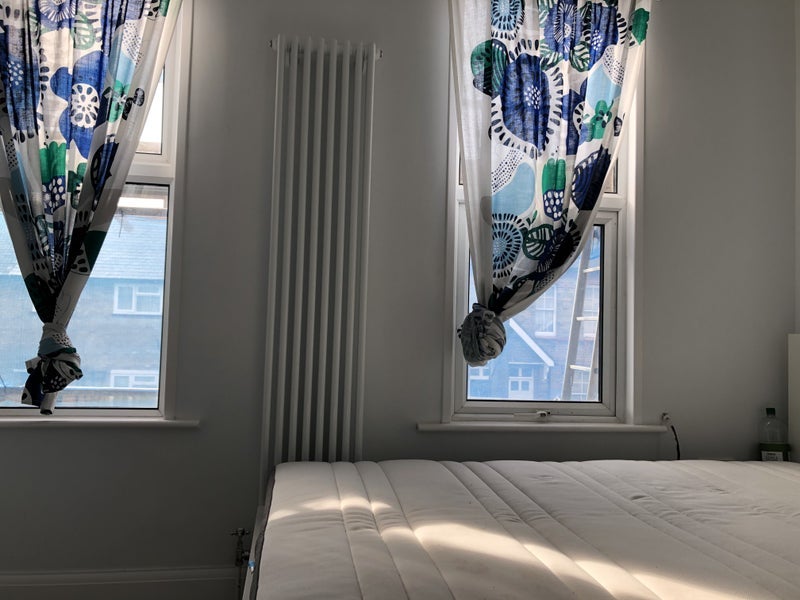 Room Farrant Avenue in Greater London
