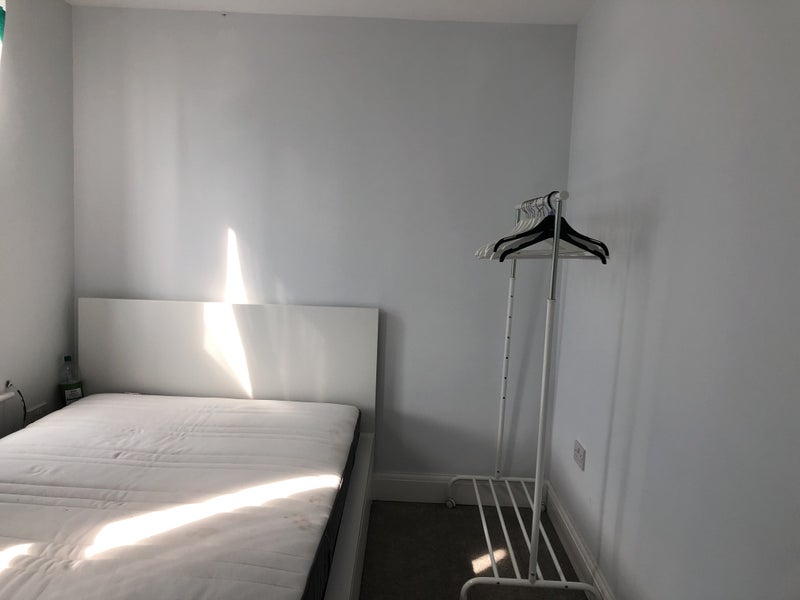 Room Farrant Avenue in Greater London