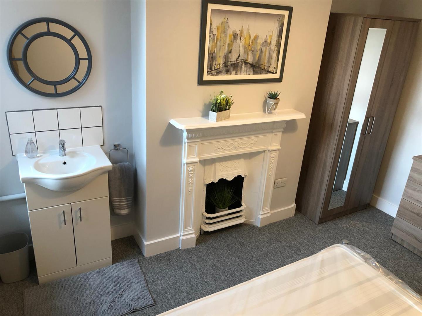 Room Herga Road in Greater London