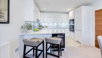 Flat Hammersmith Broadway in Greater London