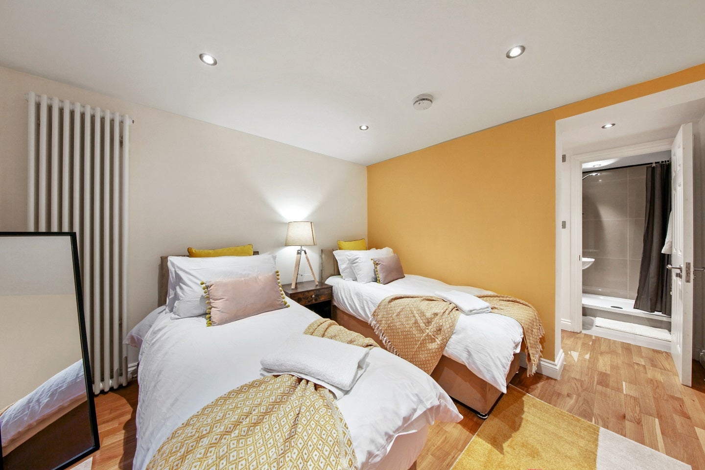 Flat Eversholt Street in Greater London