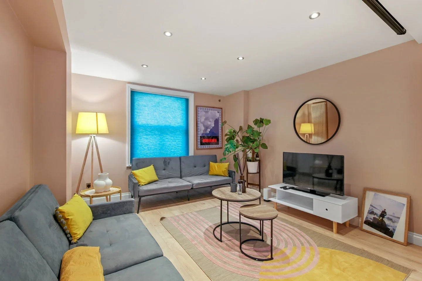 Flat Eversholt Street in Greater London
