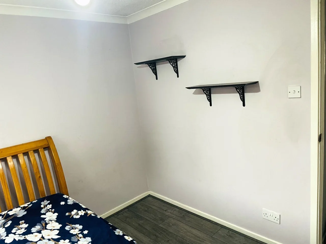 Room Jersey Road in Crawley