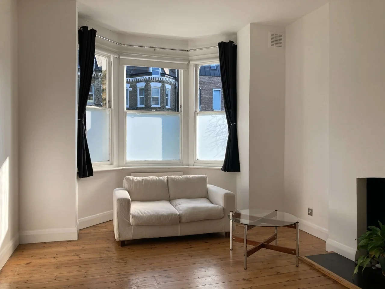 Flat Union Road in Greater London