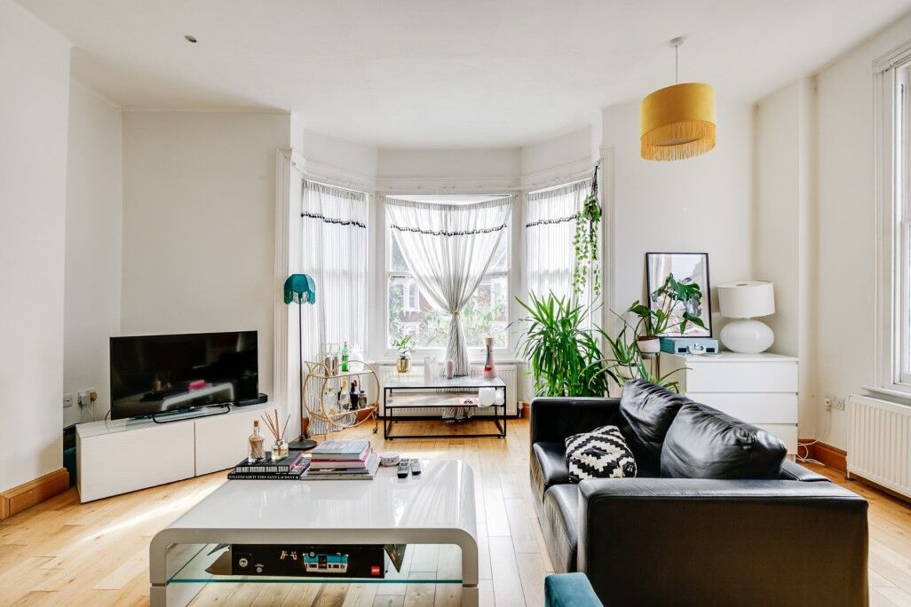 Flat Agamemnon Road in Greater London