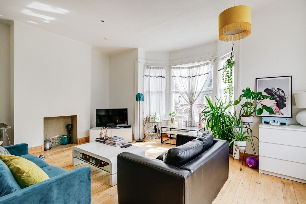 Flat Agamemnon Road in Greater London
