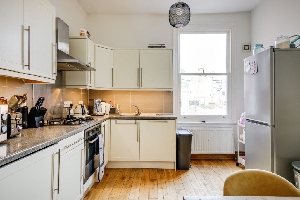 Flat Agamemnon Road in Greater London