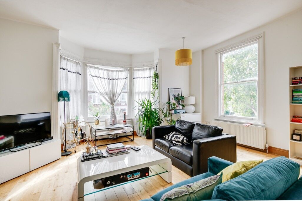 Flat Agamemnon Road in Greater London