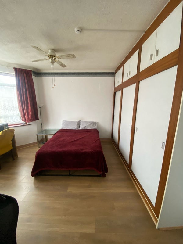 Room Malvern Road in Greater London