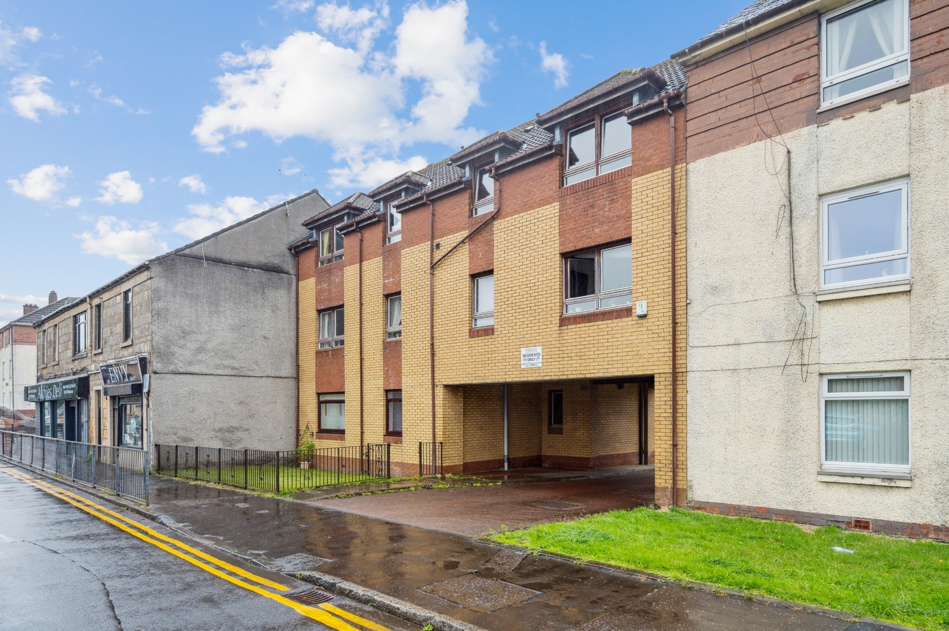 Flat Old Street in Duntocher