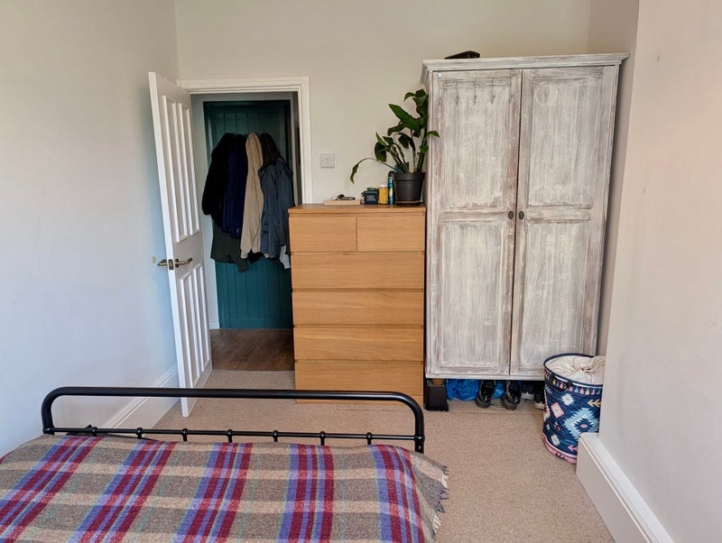 Room Albrighton Road in Greater London