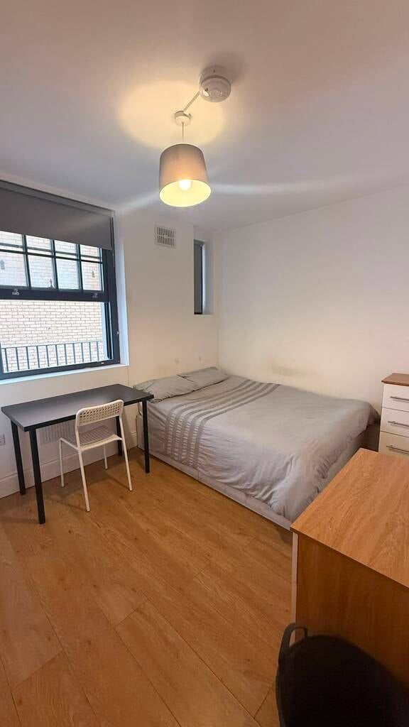 Room Chadbourn Street in Greater London