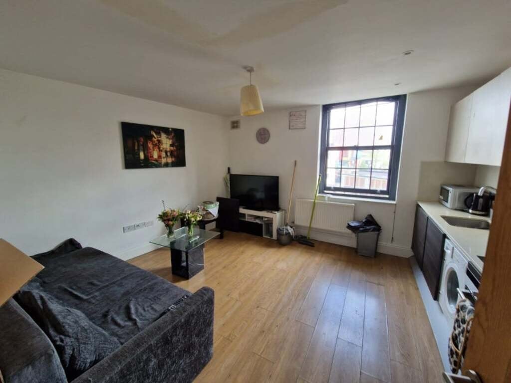 Room Chadbourn Street in Greater London