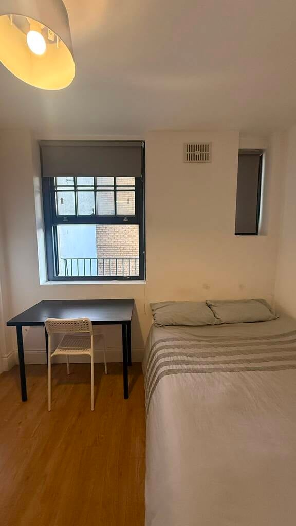 Room Chadbourn Street in Greater London