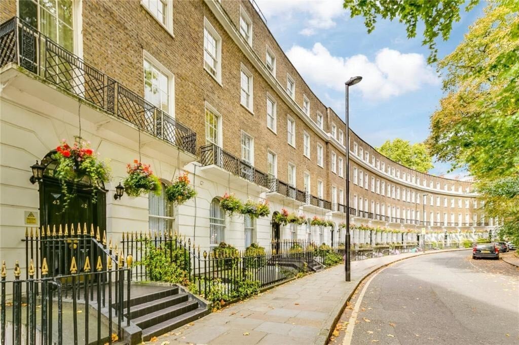 Flat Cartwright Gardens in Greater London