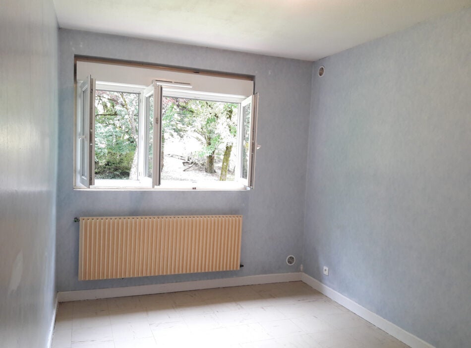 Appartement Place Honoré d'Urfé à Le Murat