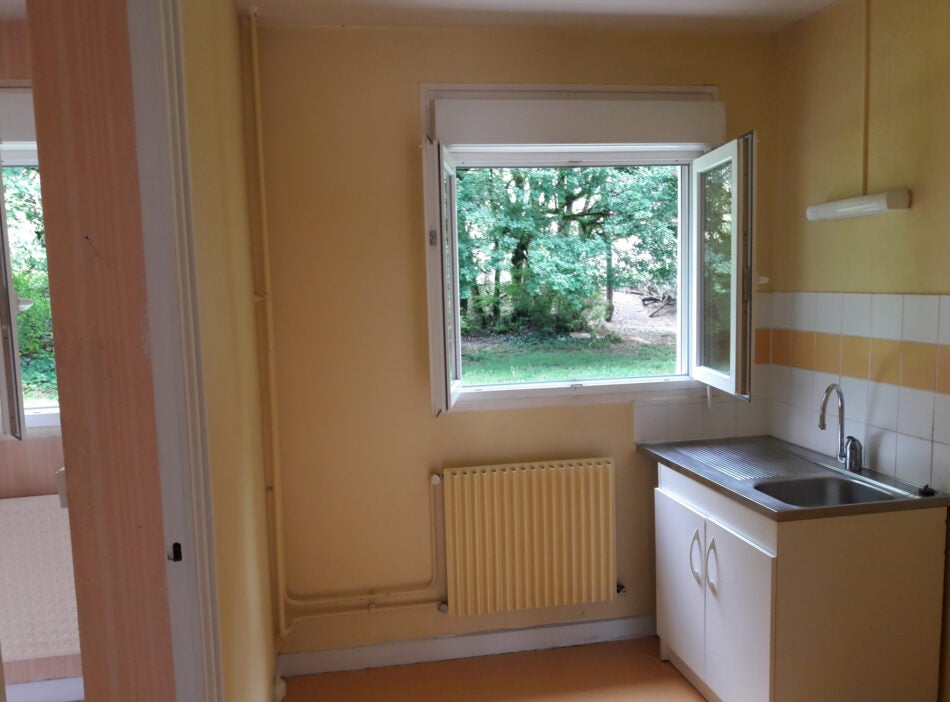 Appartement Place Honoré d'Urfé à Le Murat