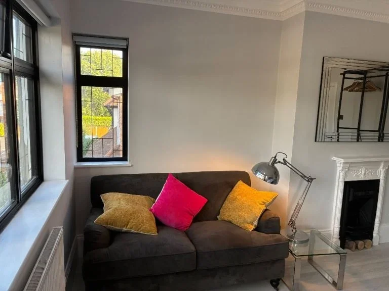 Room Tudor Close in Greater London
