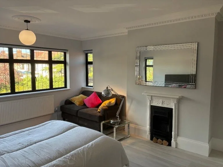 Room Tudor Close in Greater London