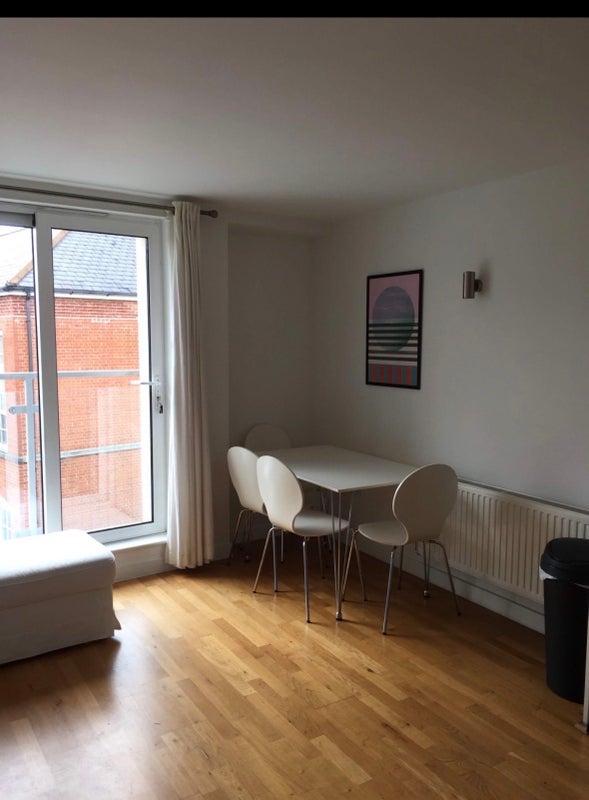 Flat Enfield Road in Greater London