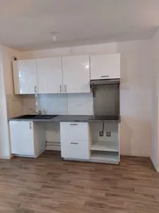 Flat Rue Nicole Laouenan in Saint-Pierre-du-Perray